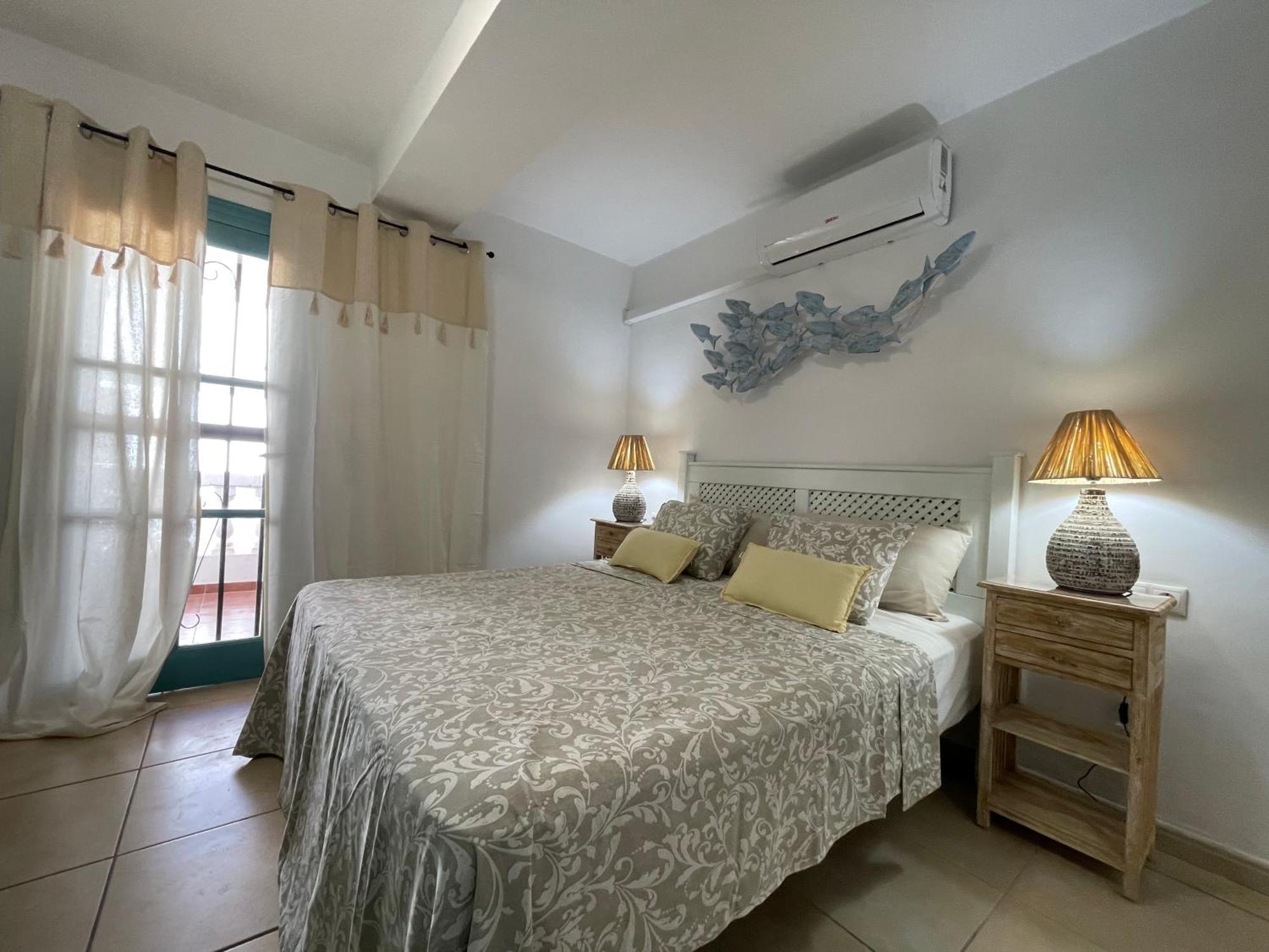 Port Royal Apartments, Heated Pool, Speed Wifi, Terrace アロナ エクステリア 写真